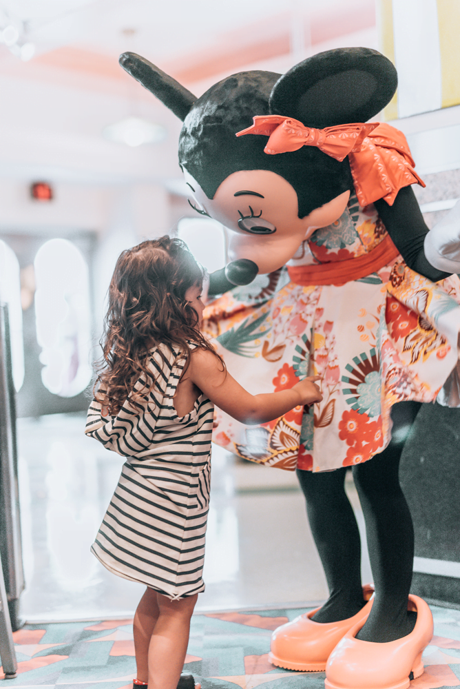 hollywood & vine character lunch