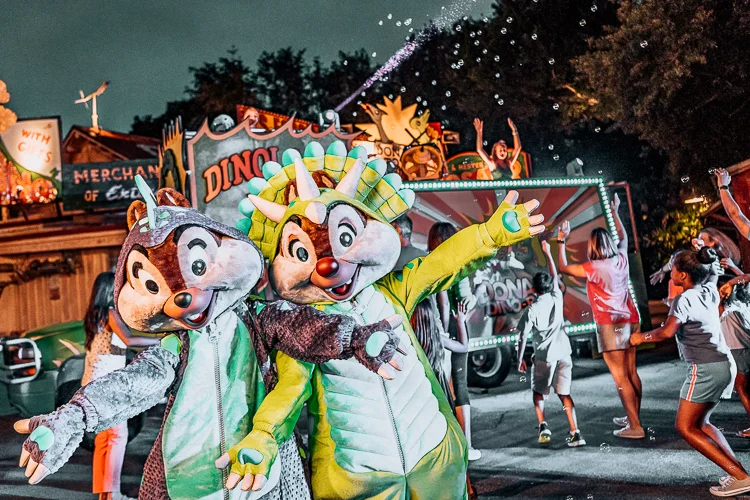 Donald’s Dino-Bash! Dance Party